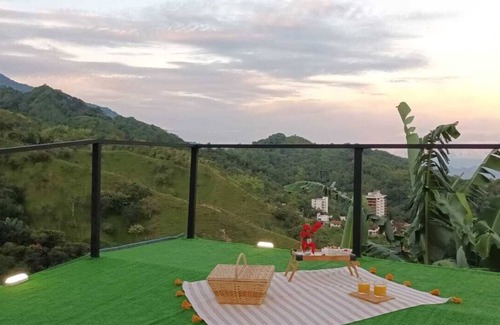 Ibague Cabin | Cabaña de Lujo con Espectacular Vista a las Montañas de Ibagué
