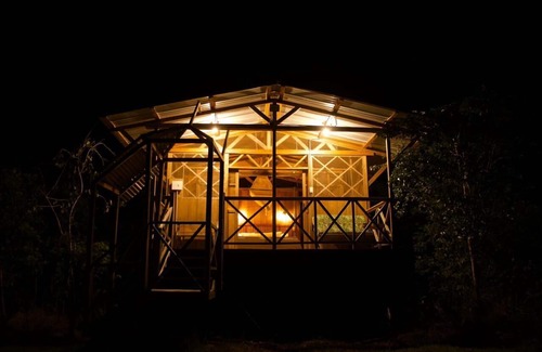 La Macarena Cabin | Cabaña El Nido: family comfort next to Caño Cristales + chef at your disposal.