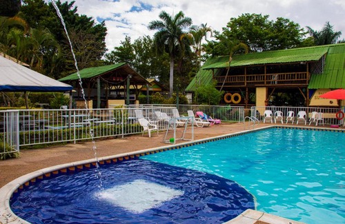Chinauta Villa | CABAÑA FAMILIAR en EcoparqueChinauta, PISCINA, GRANJA, JUEGOS, PESCA, RESTAURANTE