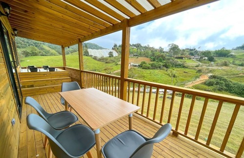 Cocorna Villa | Cabaña Gaia de Madera Con Jacuzzi