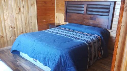 Punta de Choros Apartment | CABAÑA LA CASONA, salón, comedor y cocina amplia, con baño en la habitación y uno adicional, se alcanzan a ver las islas y el mar