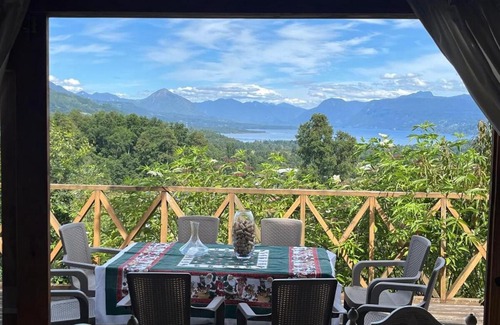 Lican Ray House | Cabaña Licanray, vista volcán Villarrica y lago Calafquén