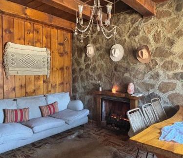 Alumine House | Cabaña para 4 personas, zona centro, vista al Rio Aluminé