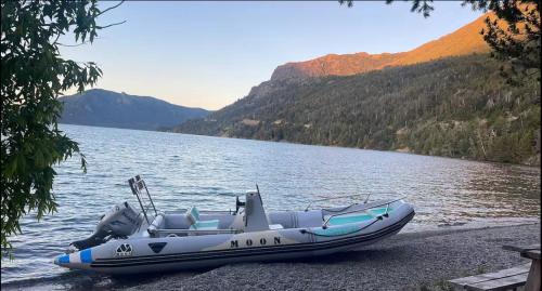 Villa Catedral Other | Cabaña sobre Playa Lago Gutierrez