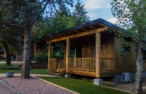 Becerril de la Sierra Cabin | Cabaña Verde en Casa Rural Jardín Las Secuoyas