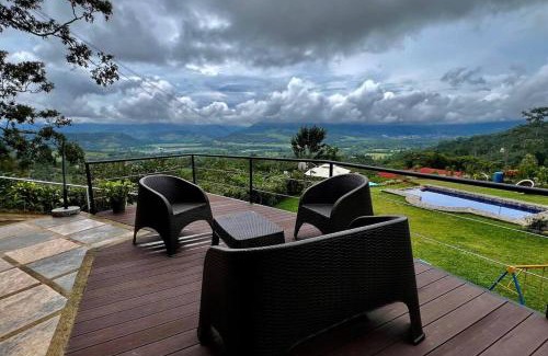 La Suiza House | Cabaña Vistas Paraíso