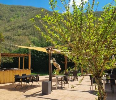 Trabadelo House | cabañas bungalow albergue camping valle do seo