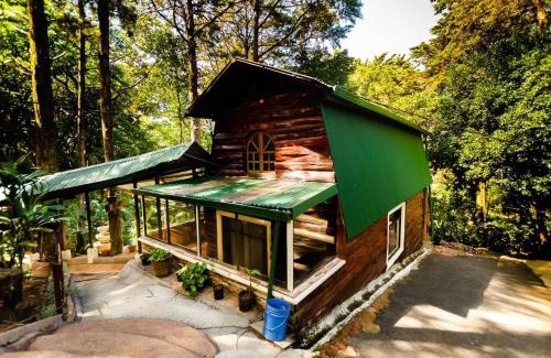 Poas Volcano National Park Ski Chalet | Cabañas Lunas del Poás