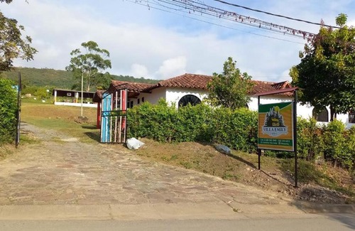 Curiti House | CABAÑAS VILLA EMILY