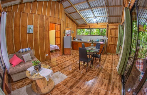 Penas Blancas Cabin | Cabañita Las Heliconias. WiFi - A/C