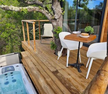 Saint-Just-et-Vacquieres Bed & Breakfast | Caban'AO