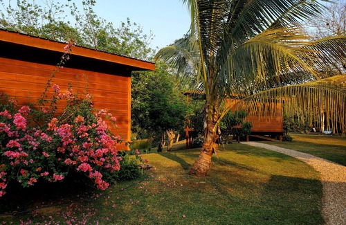 San Ignacio Cabin | Cabana 3 -Modern amenities cabin, on the banks of the Belize River