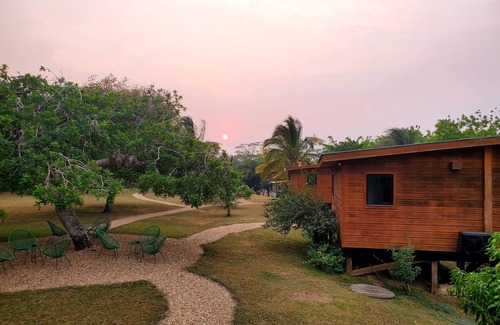 San Ignacio Cabin | Cabana 3 -Modern amenities cabin, on the banks of the Belize River