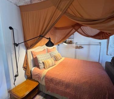Cadenet House | CaBaNa 52 La Suite troglodyte Proche Lourmarin