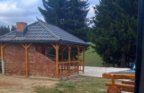 Saru Dornei Ski Chalet | Cabana Corbilor The Raven's Hut