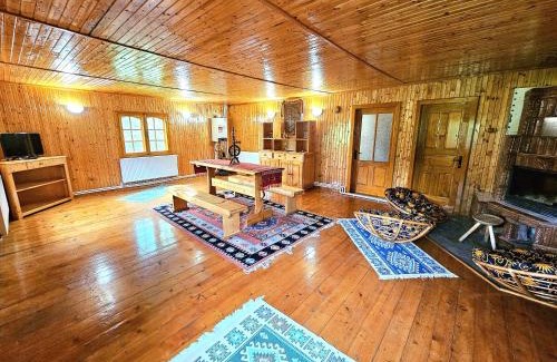 Bezdead House | Cabana din Tei, 5 Camere si Semineu, Costisata, Dambovita
