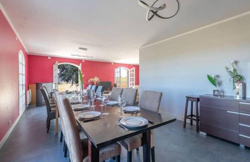 Saint-Symphorien-des-Bois Villa | CABANA & La Villa sur la Colline - Au Calme