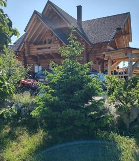 Valea Moldovei Ski Chalet | Cabana lemn rotund cu ciubar de închiriat Bucovina Chalet