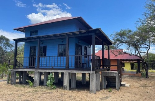 Leon House | Cabana Mitchell is a beachfront cozy cabana at Playa Tesoro