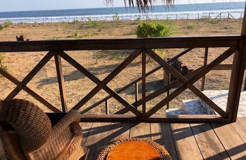 Leon House | Cabana Mitchell is a beachfront cozy cabana at Playa Tesoro