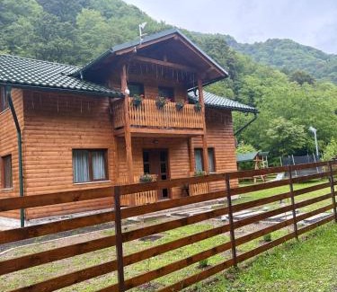 Marga House | Cabana pe Vale