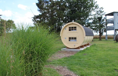 Oldenburg in Holstein Cabin | Cabana-Standard-Shared Bathroom-Garden view-Schlaffass 4