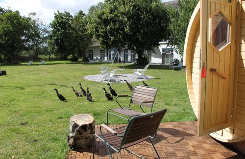 Oldenburg in Holstein Cabin | Cabana-Standard-Shared Bathroom-Garden view-Schlaffass 4