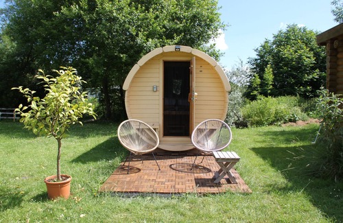 Oldenburg in Holstein Cabin | Cabana-Standard-Shared Bathroom-Garden view-Schlaffass 4