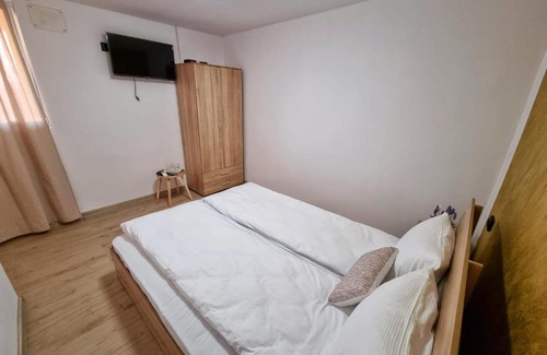 Moldova Noua Cabin | Cabana Vărad Coronini