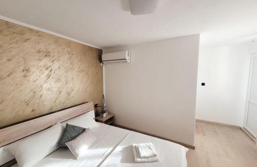 Moldova Noua Cabin | Cabana Vărad Coronini
