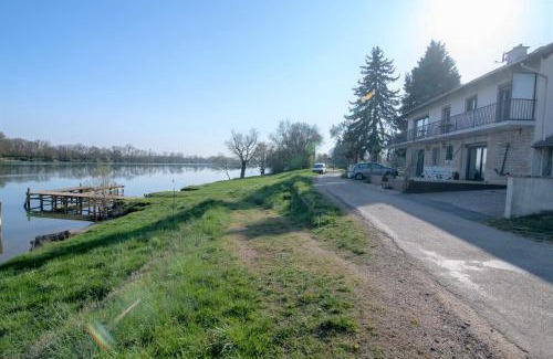 Saint-Martin-Belle-Roche Apartment | CABANA & Voie Bleue - Bord de Saône