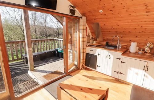 Bedwas Trethomas & Machen Cottage | CABANAU BACH, pet friendly, character holiday cottage in Bedwas
