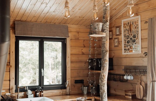 Givron Cabin | Cabane à l'Ombre des Charmes