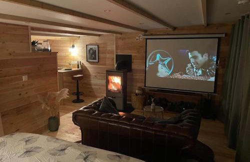 Lasne Cabin | Cabane bien belge avec cinéma et jacuzzi