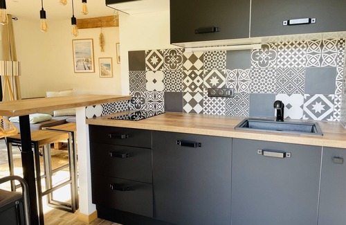 Le Teich House | Cabane Laouga, a charming little Bassin-style house