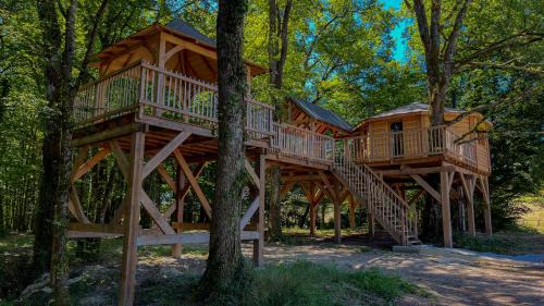 Lunas Bed & Breakfast | cabane perchée aux loges du temps a Lunas