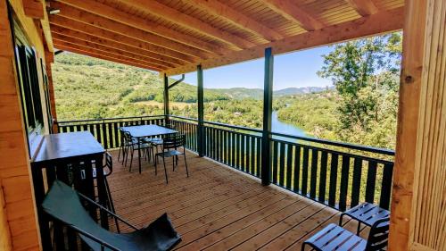 Serrieres-sur-Ain Cabin | Cabanes et Lodges du Belvedere