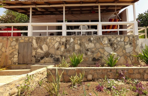 Popenguine House | Cabano Alberte: large terrace facing the beach, pension