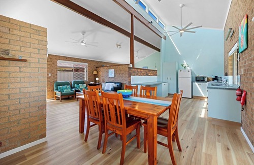Bogangar House | Cabarita Beach - 3 bedroom house walking distance to beach & shops.