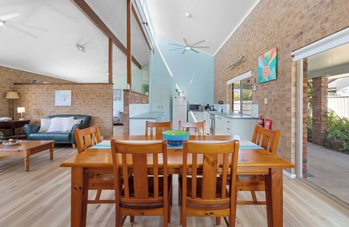 Bogangar House | Cabarita Beach - 3 bedroom house walking distance to beach & shops.