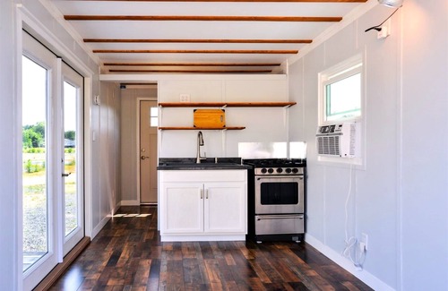 Colonial Beach Cottage | Cabernet Cottage on Water at Monroe Bay Winery, tiny container cottage