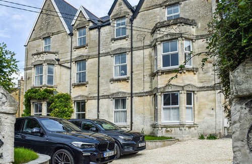 Bradford-on-Avon Cottage | Cabin ∙ 1 bedroom ∙ 2 guests