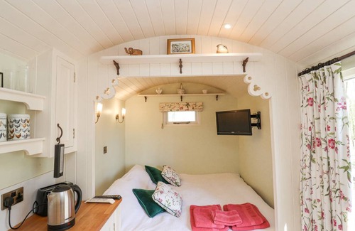 Woodbridge Cottage | Cabin ∙ 1 bedroom ∙ 2 guests