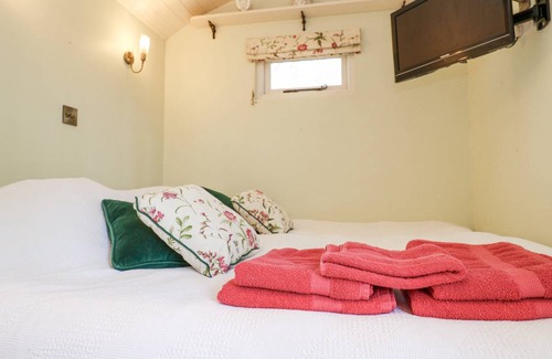 Woodbridge Cottage | Cabin ∙ 1 bedroom ∙ 2 guests