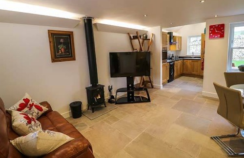 Blackwell in the Peak Cottage | Cabin ∙ 1 bedroom ∙ 2 guests