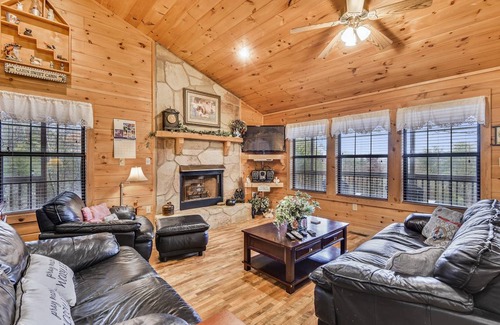 Gatlinburg - Pigeon Forge Cabin | Cabin ∙ 1 bedroom ∙ 4 guests