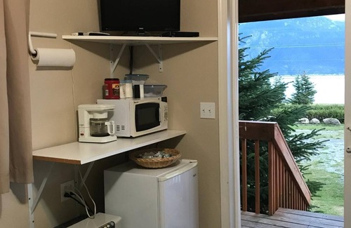 Haines Condo | Cabin 1 Lynn View Lodge