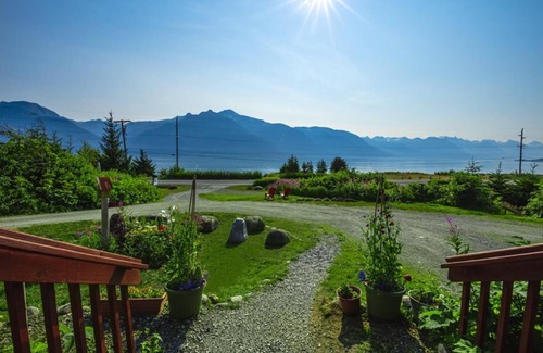 Haines Condo | Cabin 1 Lynn View Lodge