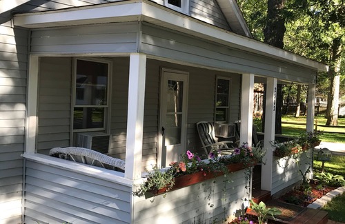 Higgins Lake Cottage | CABIN #1 WITH LAKE VIEW AT HIGGINS LAKE - TRUE NORTH CABIN RENTALS