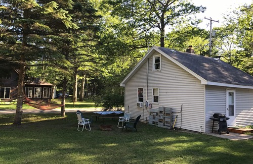 Higgins Lake Cottage | CABIN #1 WITH LAKE VIEW AT HIGGINS LAKE - TRUE NORTH CABIN RENTALS
